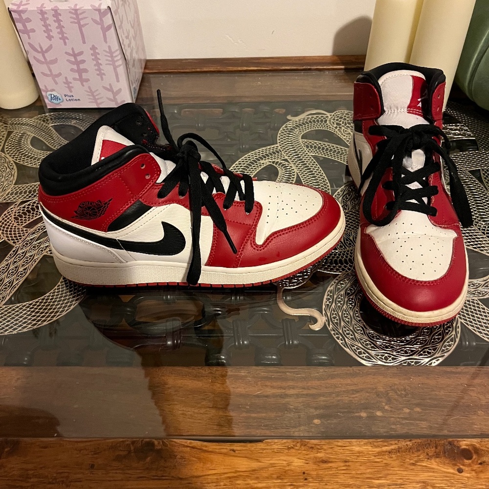 Air Jordan Retro high 'CHICAGO LOST & FOUND' SIZE 6Y (7.5 WOMEN)